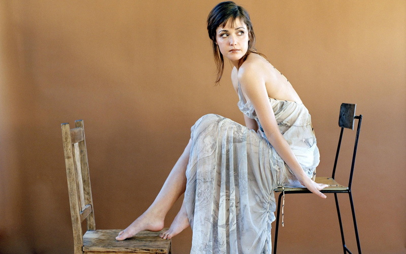 wood - material, Rose Byrne, standing, legs, contemplation, three quarter length, women, looking, barefoot, real people, portrait, lifestyles, adult, mid adult