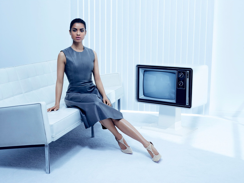 journal, brunette, sitting, Paul Jung, Gugu Mbatha-Raw, hairstyle, 1080P, More, photoshoot, dress, makeup, TV, on the couch, photographer, shoes, interior