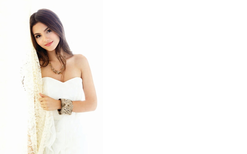 singer, celebrity, women, simple background, white clothing, actress, Victoria Justice, smiling, brunette, 1080P