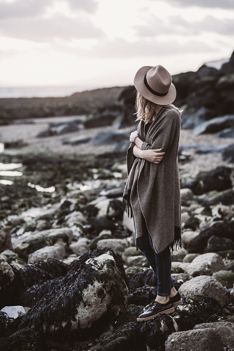 beauty in nature, draped, rocks, girl, sky, facing, woman, hat, landscape, solid, nature, travel, leisure activity, person, water, real people, cold, daylight