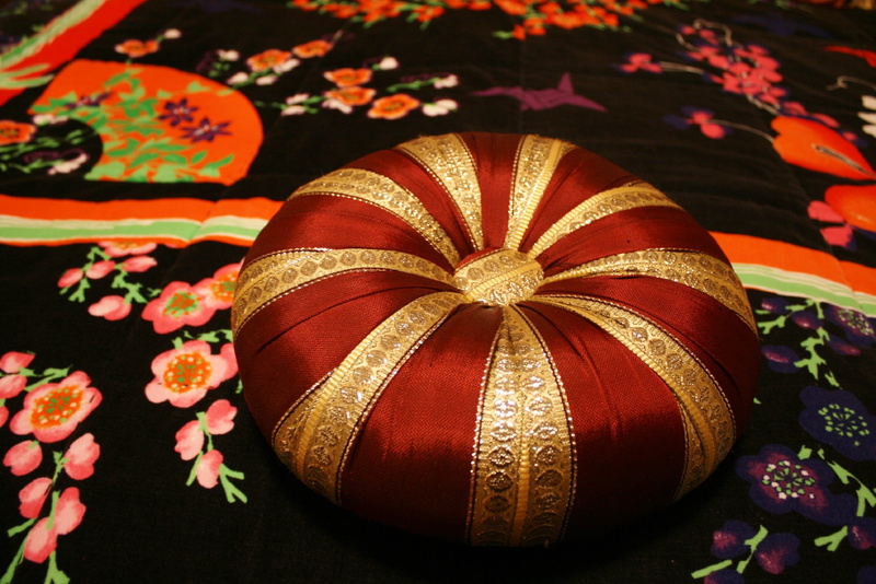 high angle view, noble, red, deco, celebration, 2K, substances, flower, decoration, plant, gift, no people, still life, royal, fabric, pillow, decorative pillows