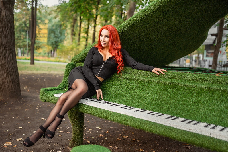 fashion, legs crossed at knee, dyed red hair, hair, Eva Rudneva, tree, trees, beauty, 1080P, lifestyles, full length, young adult, hairstyle, sitting