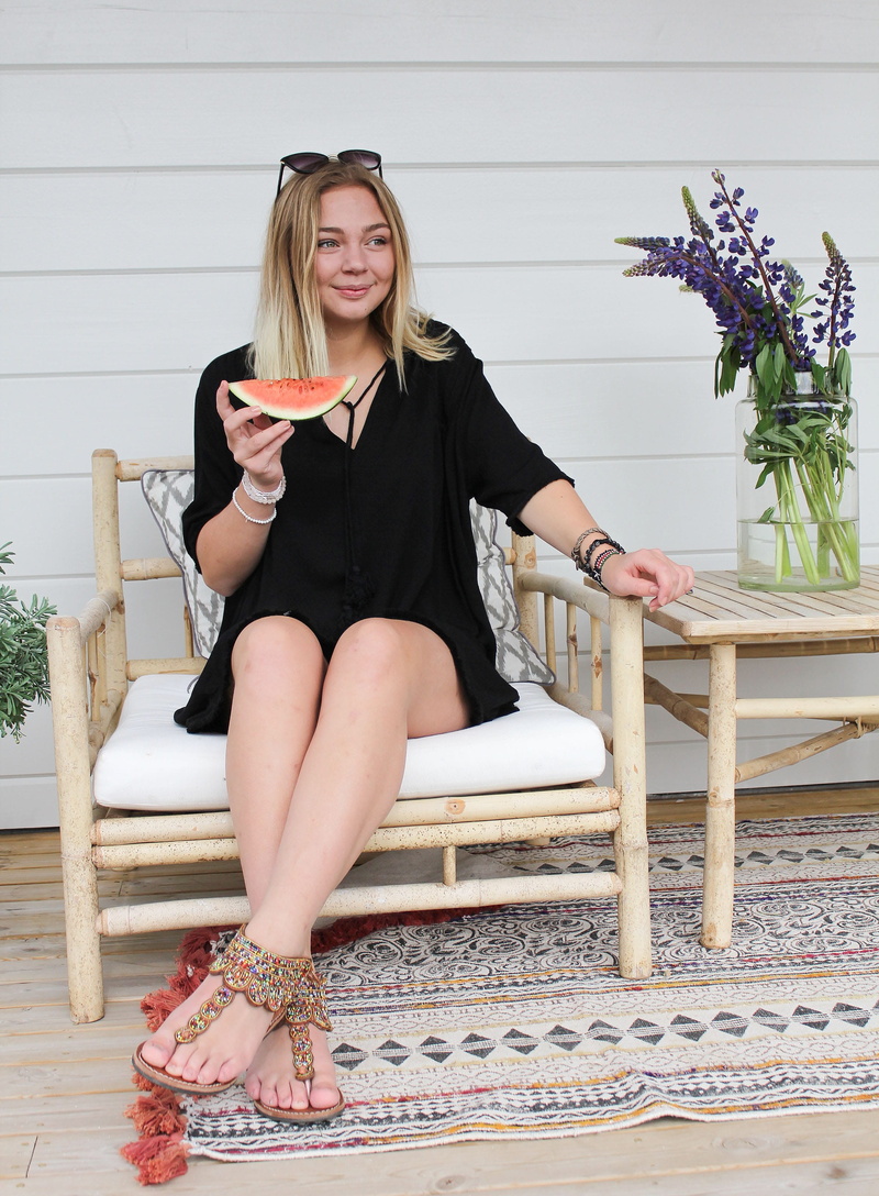 hairstyle, beautiful woman, young adult, Girl, one person, Melon, chair, Summer, young women, plant, flower, only women, 2K, sitting, flowering plant