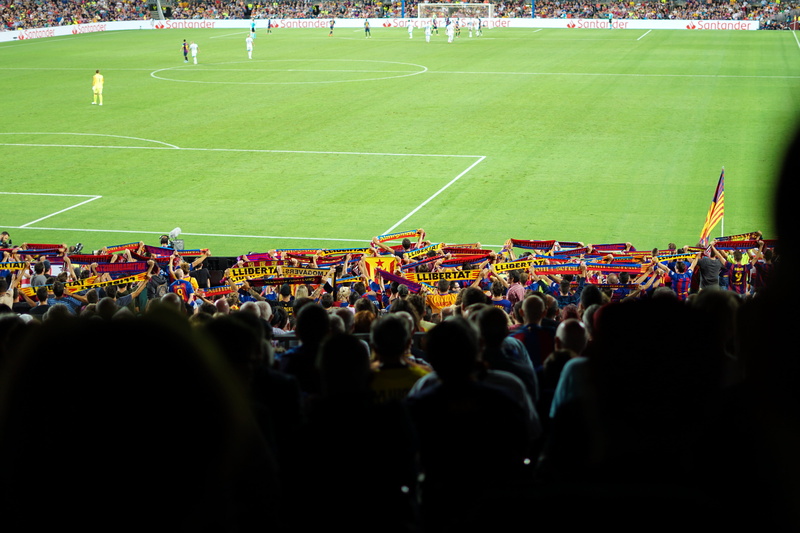 athlete, adult, leisure activity, event, camp nou, stadium, high angle view, crowd, large group of people, men, lifestyles, catalan, team sport, soccer