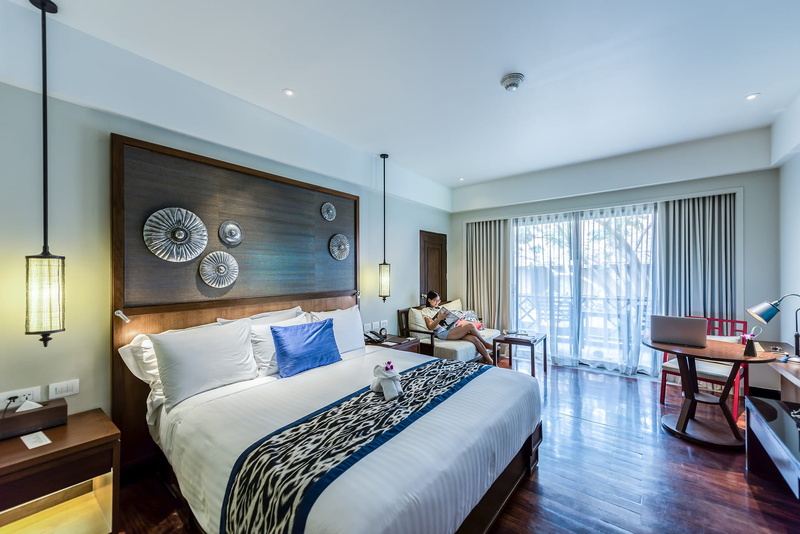 furnished, ceiling, indoors, 1080P, apartment, luxury, bedroom, no people, domestic life, absence, architecture, cozy, home interior, home, wealth, home showcase interior