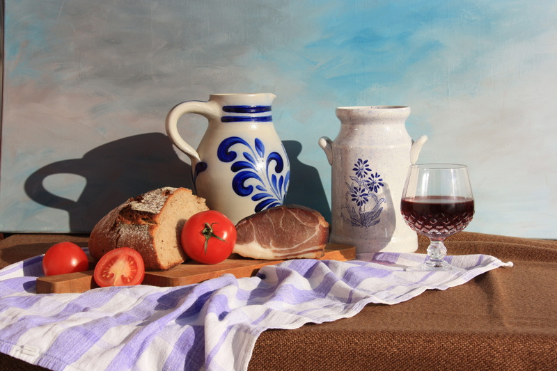 breakfast, wooden board, baked goods, household equipment, drinking glass, jug, crockery, ham, drink, tablecloth, jugs, smoked, tasty, glass - material