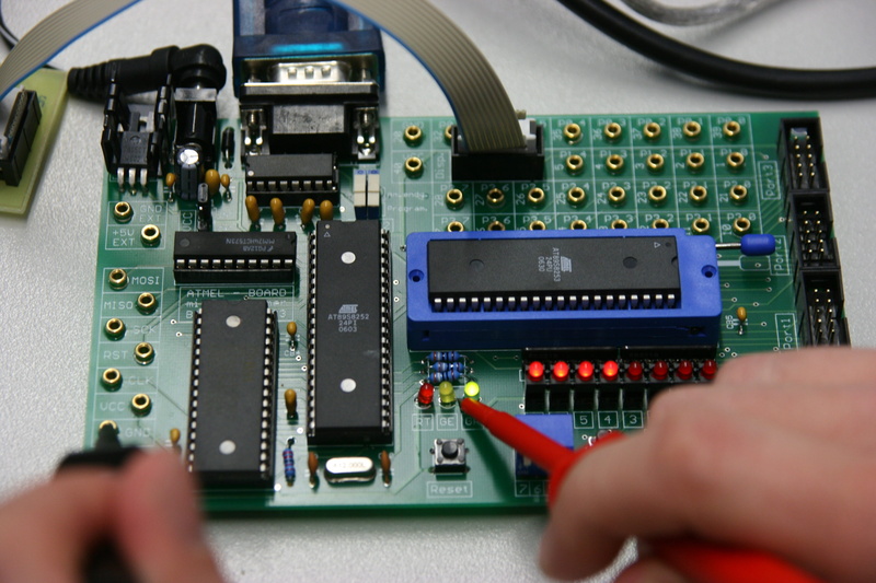 cable, electrical component, module, finger, mechatronics, training, board, indoors, student, university, computer equipment, complexity, computer, study
