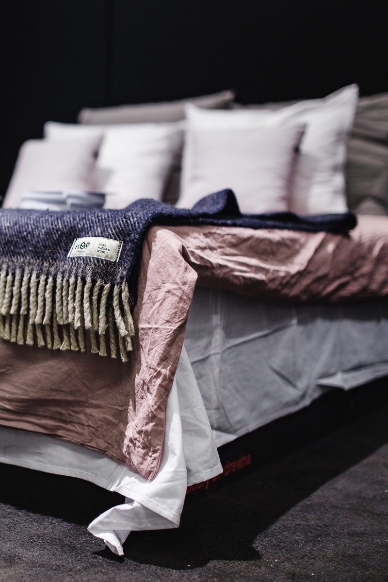 expo, luxury, relaxation, decoration, cushion, indoors, home Interior, bedding, hanging, still life, sleeping, textile, fashion, selective focus, Beds
