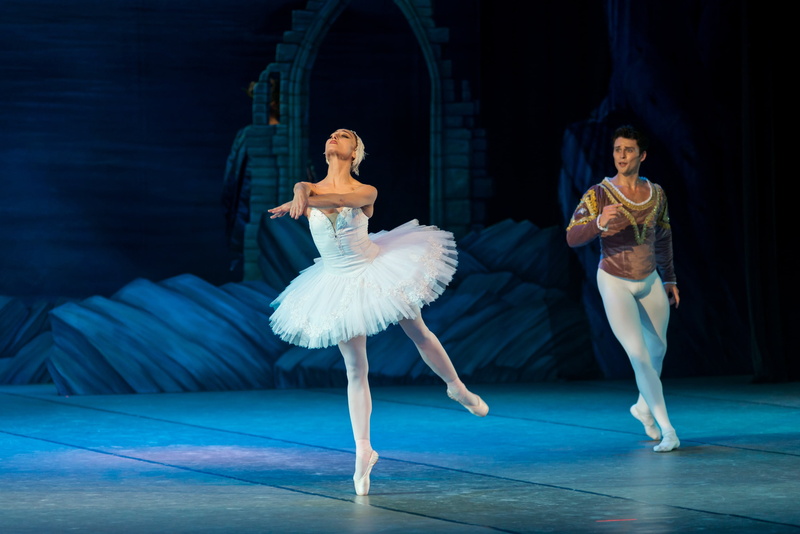 ballet dancer, swan lake, costume, full length, leg, princess, artist, beautiful woman, indoors, ballet, swan, teenager, tutu, theatrical performance, classic