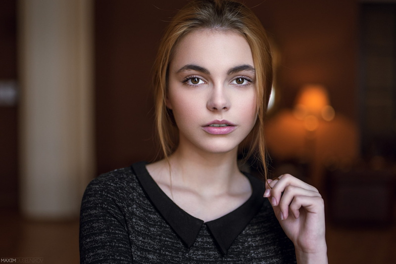 model, touching hair, holding hair, hazel eyes, looking at viewer, 1080P, women, Oktyabrina Maximova, Maxim Guselnikov