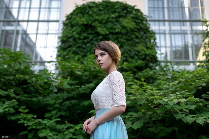 growth, hairstyle, fashion, standing, model, 1080P, outdoors, young women, lifestyles, contemplation, short hair, hair, adult, casual clothing, dress