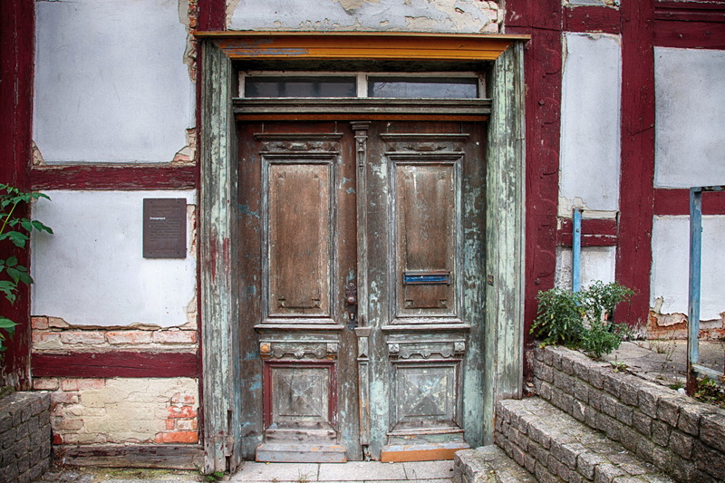 old building, protection, building exterior, door, outdoors, ruined, architecture, input, input range, the past, 5K, built structure, home, double door