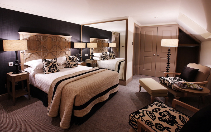 wood - Material, bed, electric Lamp, house, home, architecture, hotel Room, closet, wide, lighting equipment, flooring, hotel, set, home Interior, illuminated