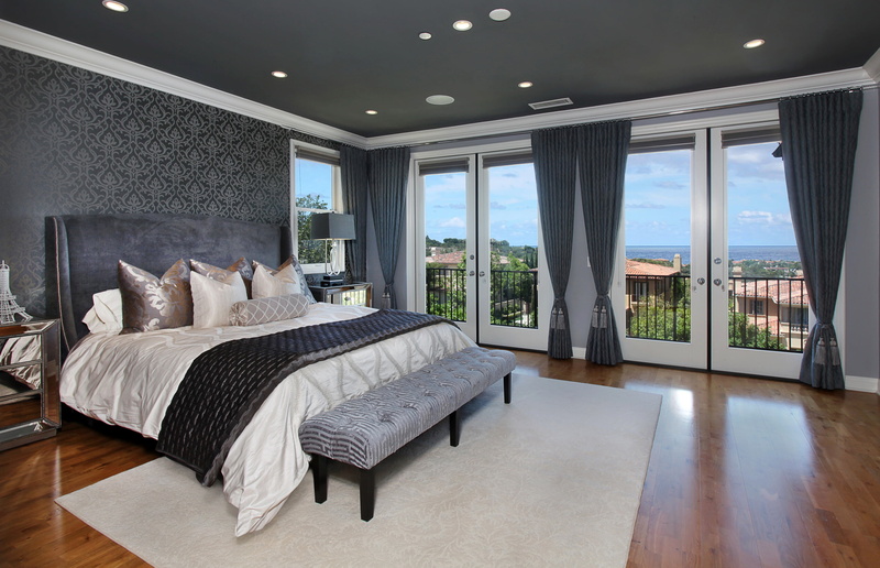 absence, domestic life, window, decoration, comfortable, decor, interior, table, ceiling, new, looking at view, apartment, pillow, bed, indoors, wide, style