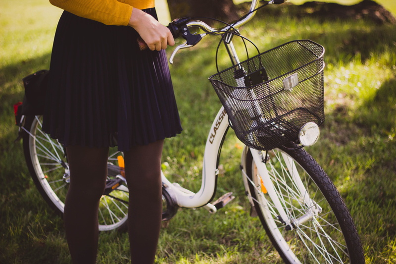 holding, nature, 5K, hand, basket, cyclist, bicycle, lifestyles, woman, bicycle basket, healthy, white, field, next, wheel, outdoors, transportation, mode of transportation