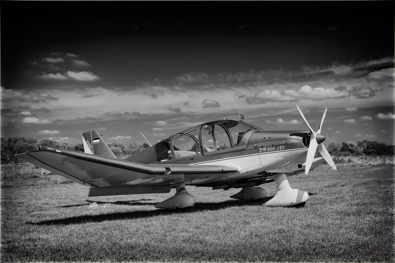 airplane, grass, sport aircraft, 5K, propeller, old, old-fashioned, grayscale, low-wing monoplane, travel, fly, togetherness, transportation, aviation