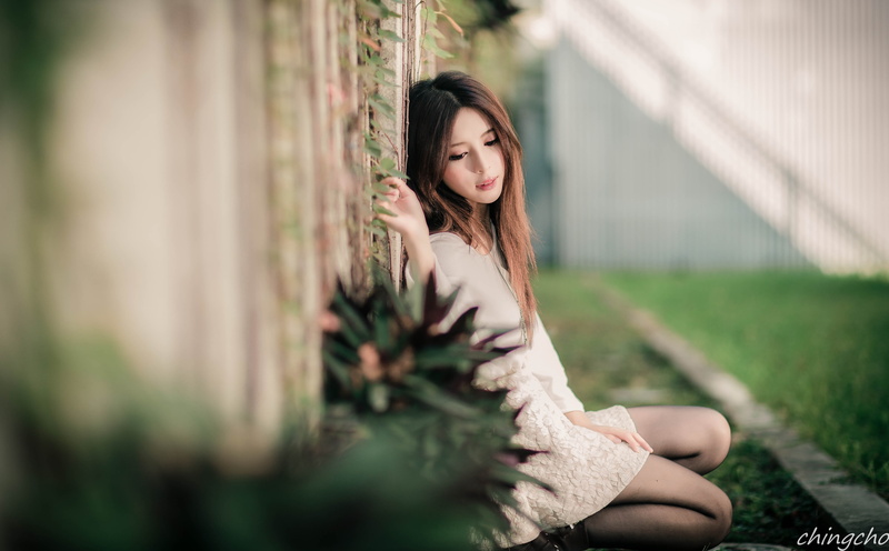 plant, Girls, teenager, brown hair, Beauty, gray, selective focus, sitting, floral, hairstyle, portrait, young adult, s, long hair, women, Gorgeous, casual clothing