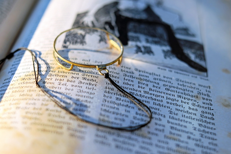 western script, nostalgic, sehhilfe, larger view, glasses, text, magnifying, jewelry, 4K, newspaper, reading aid, eyeglasses, monocle, still life, indoors