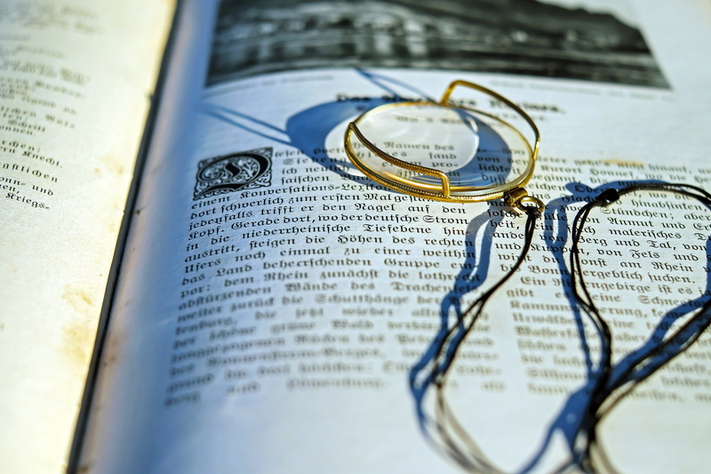 colored, two objects, nostalgic, no people, top, selective focus, about, paper, monocle, publication, gold, eyeglass, 4K, glasses, economy, business, day