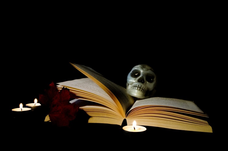 white, copy space, education, creativity, book, 1080P, background, skull, no people, publication, indoors, skeleton, wisdom, fun, studio shot, dark, literature