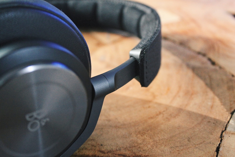 headphones, equipment, exercise equipment, still life, sport, calle de blasco de garay, close-up, focus on foreground, beoplay h7, space grey, selective focus