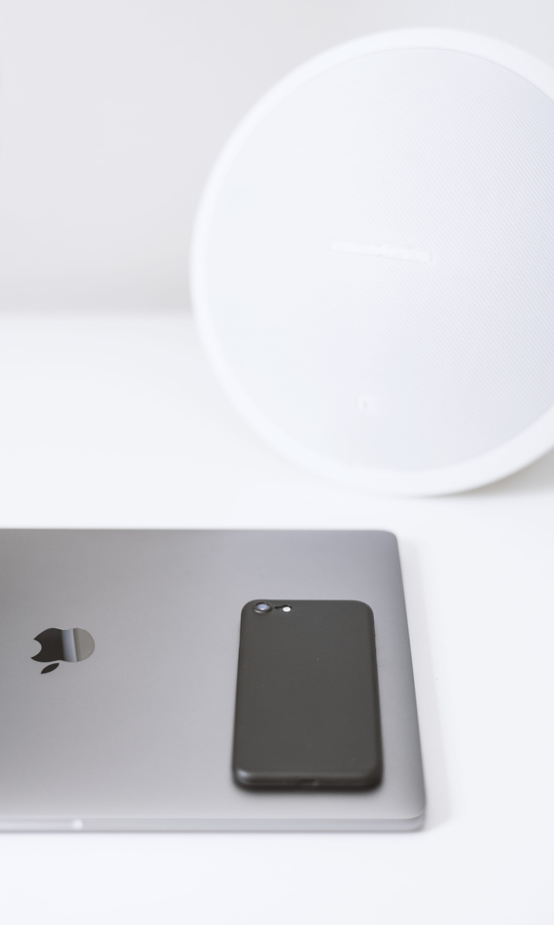 indoors, desk, 5K, white background, grey, case, still life, peel, netherlands, copy space, iphone, mac, simplicity, arnhem, speaker, close-up, table