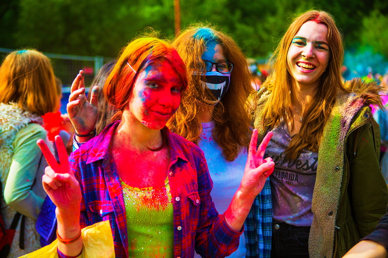 people, view, paint, blue, redhead, red, 5K, young women, kangaroo, the festival of colors, music festival, many people, waist up, beauty, women, holly