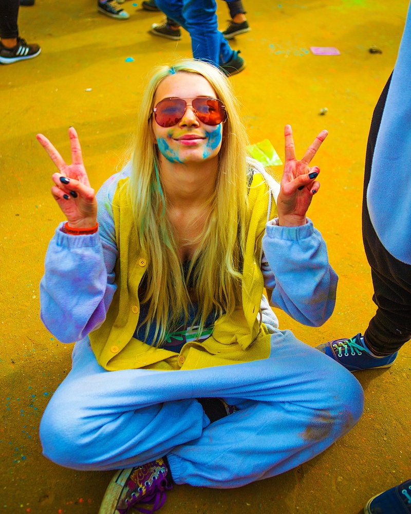 india, man, childrens pajamas, kangaroo, happiness, leisure activity, paint, Moscow, animals, photo, symbol, portrait, yellow, group Of People, blond hair