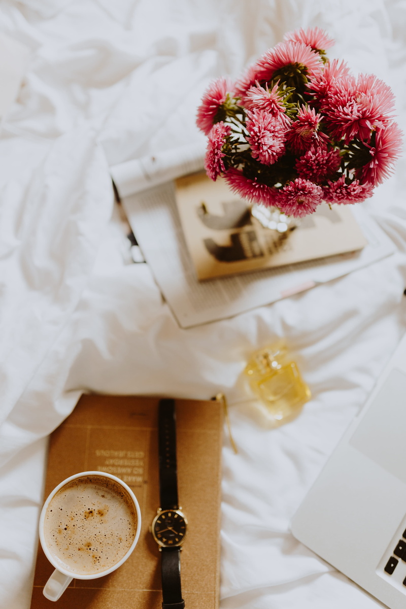 5K, bedroom, food and drink, freshness, interior, unhealthy eating, focus on foreground, high angle view, loft, bedding, food, refreshment, bed office