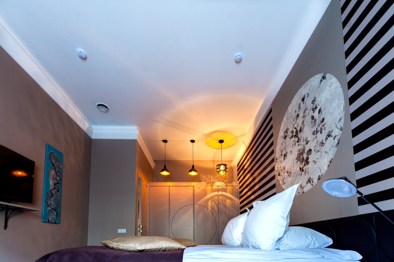 indoors, domestic room, interior, lifestyles, pillow, apartment, architecture, luxury hotel, modern, home, bed, apartments, design, throw, ceiling, domestic life