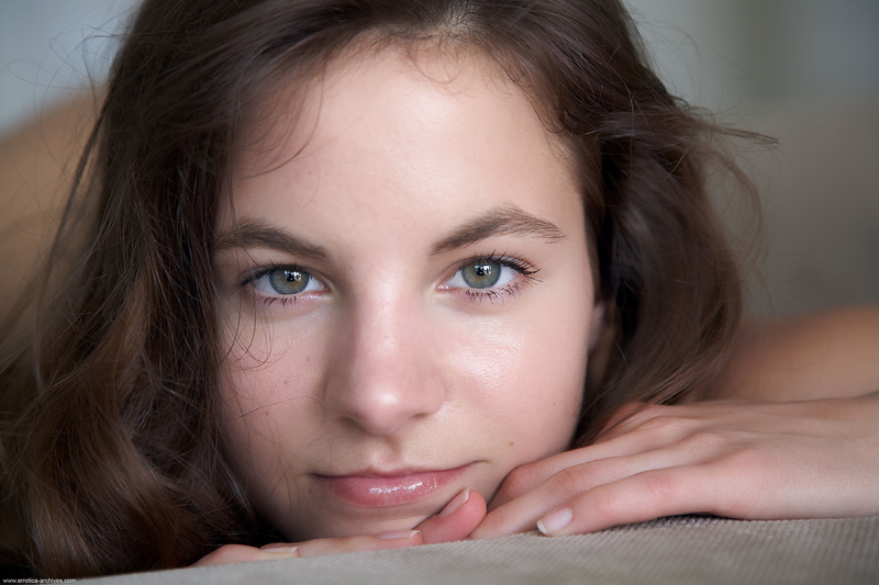 young adult, adult, long hair, room, human face, one person, hair, reflection, indoors, couch, looking at camera, hairstyle, beauty, Antea B, human body part