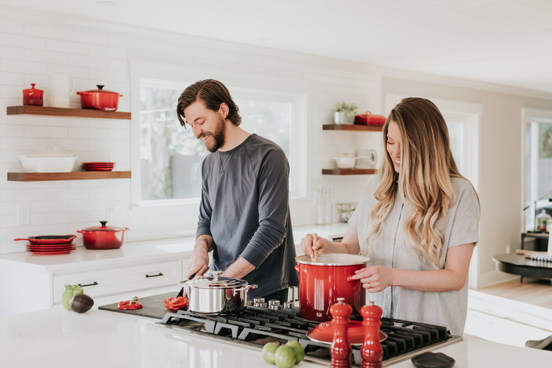 domestic life, female, domestic room, bowl, room, food, person, two people, human, real people, men, 4K, stove, women, couple - relationship, le creuset