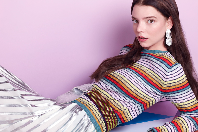 actress, Anya Taylor-Joy, simple background, lying down, brunette, women, 1080P