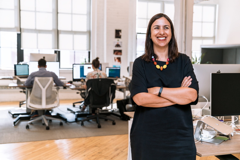 occupation, coworker, Business, businesswoman, Business woman, standing, photo, Office, Entrepreneur, indoors, Startup, arms crossed, front view, tech