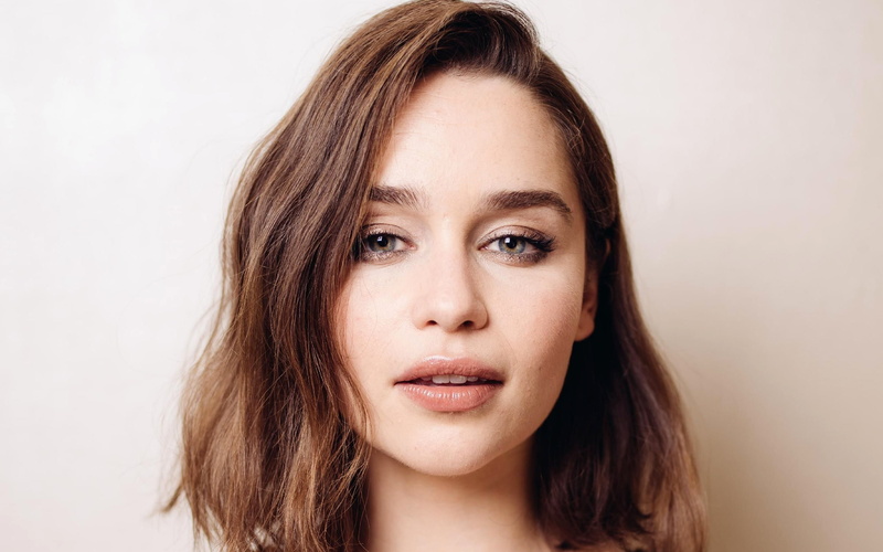 brown hair, studio shot, looking at viewer, close-up, portrait, hairstyle, teenager, beautiful people, body part, 2K, hair, one person, beige background