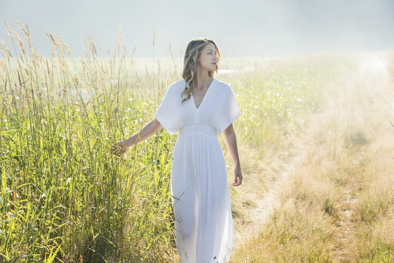 celebrities, landscape, 4k, melissa benoist, one person, fashion, hairstyle, hd, day, tv shows, growth, plant, nature, leisure activity, beauty in nature