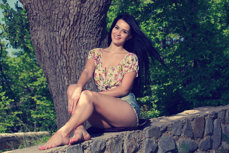 floral, contemplation, trunk, leisure activity, shorts, plant, s, 2K, green, hairstyle, beauty, Lola Marron, nature, real people, legs, multicolored, outdoors