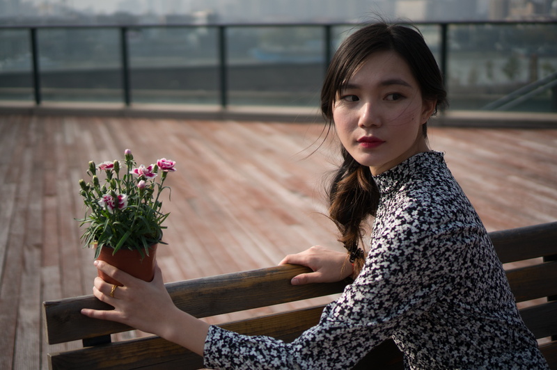 casual clothing, one Person, girls, pot, people, young women, model, white, outdoors, urban, three quarter length, hairstyle, asia, leisure activity, hair