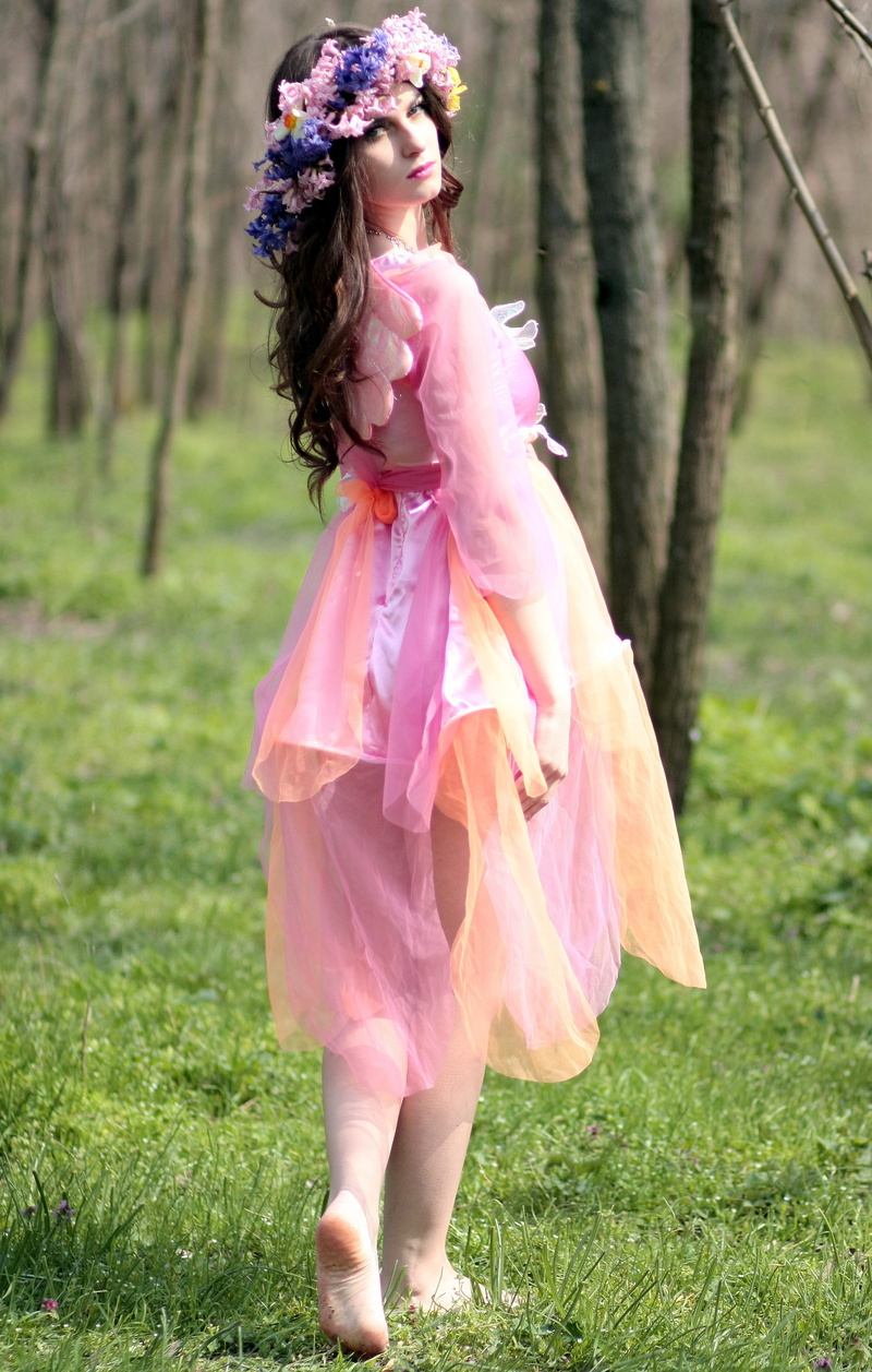 pink, child, headdress, girls, spring, day, 4K, wreath, people, woman, mesh, innocence, plant, full length, long, fashion, females, real people, children only
