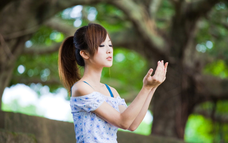 outdoors, park - Man Made Space, bangs, waist up, blue, girl, japanese Ethnicity, gesture, beautiful woman, smiling, top, casual clothing, plant, green Color