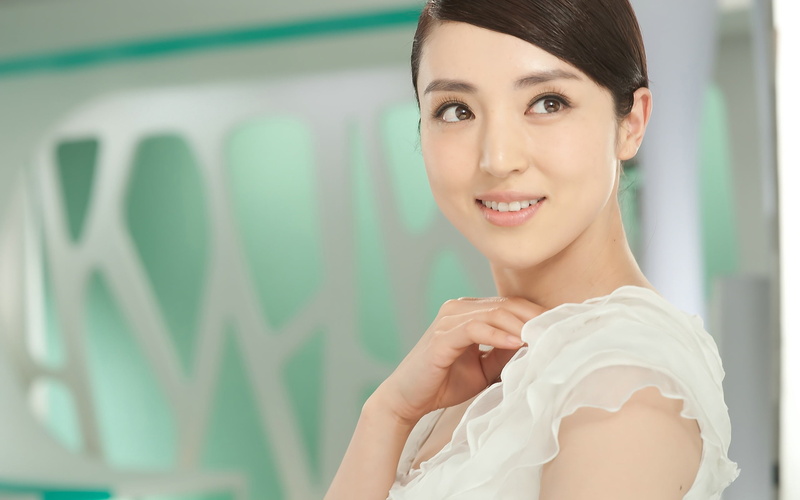 sleeved, elegance, lifestyles, front view, contemplation, caucasian Ethnicity, smiling, headshot, chinese Ethnicity, confidence, face, one Person, happiness