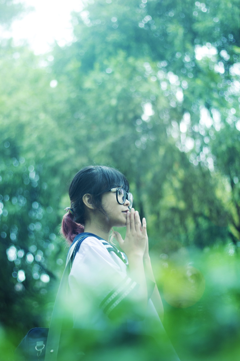 adults only, black hair, casual clothing, mobile Phone, women, plant, photography, photo, one young woman only, hair, shallow, selective focus, japan, one Person