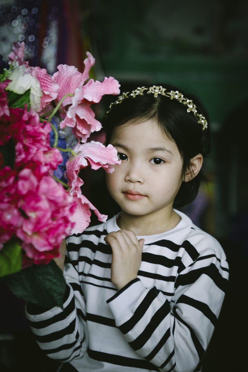 small, one Person, flower, 4K, beautiful, looking, cheerful, baby Girls, smiling, asian, flowers, lifestyles, love, childhood, tiara, asian Ethnicity
