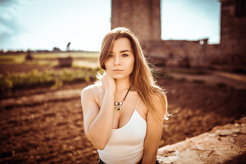 depth of field, brunette, 1080P, cleavage, necklace, white tops, model, women, teen, women outdoors, looking at viewer