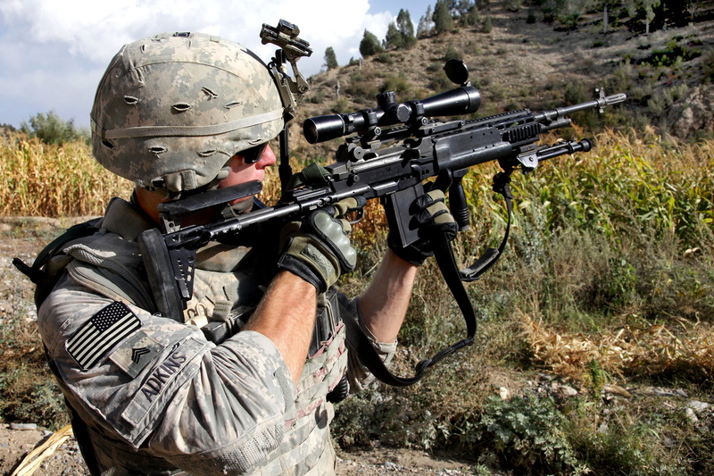 aggression, outdoors, people, tactical, holding, conflict, 2K, m, machine gun, military, camouflage clothing, armed forces, day, black, shooting a weapon