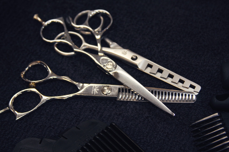 still life, close-up, 4K, high angle view, beauty, man made object, indoors, group of objects, valparaiso, man made, table, united states, comb, salon
