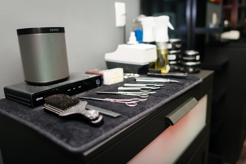 beside, barber, handled, day, still life, 4K, currency, business, gray, stylist, selective focus, beauty salon, large group of objects, hair salon, scissors