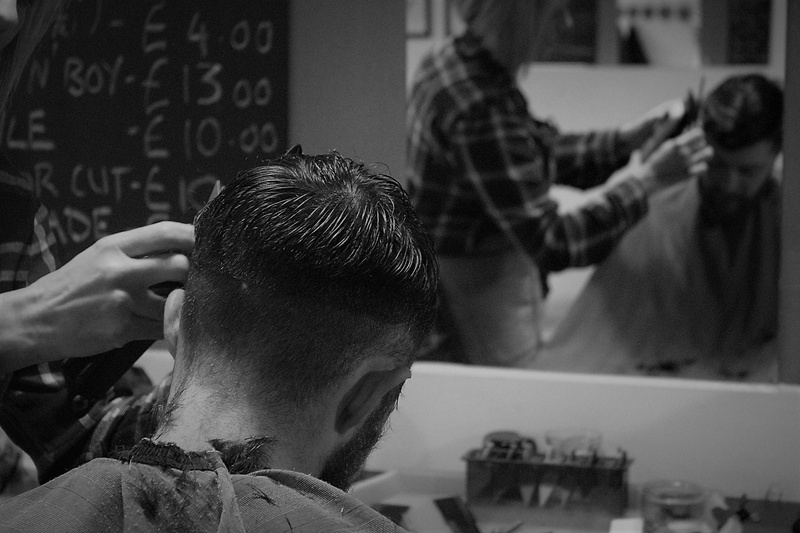 mirror, real people, indoors, reflection, photography, lifestyles, salon, cutting, cutting hair, front, grayscale, s, people, rear view, hairstyle, barber
