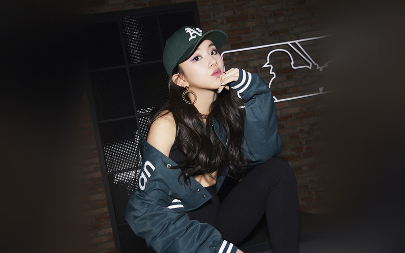 4K, black background, casual clothing, kpop, contemplation, clothing, lifestyles, hair, holding, women, young adult, looking, adult, hairstyle, twice
