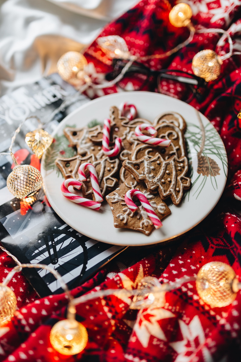 festive, dessert, ornament, baked, cookies, table, 4K, indulgence, freshness, sweet, red, christmas, christmas ornament, december, xmas, no people, food